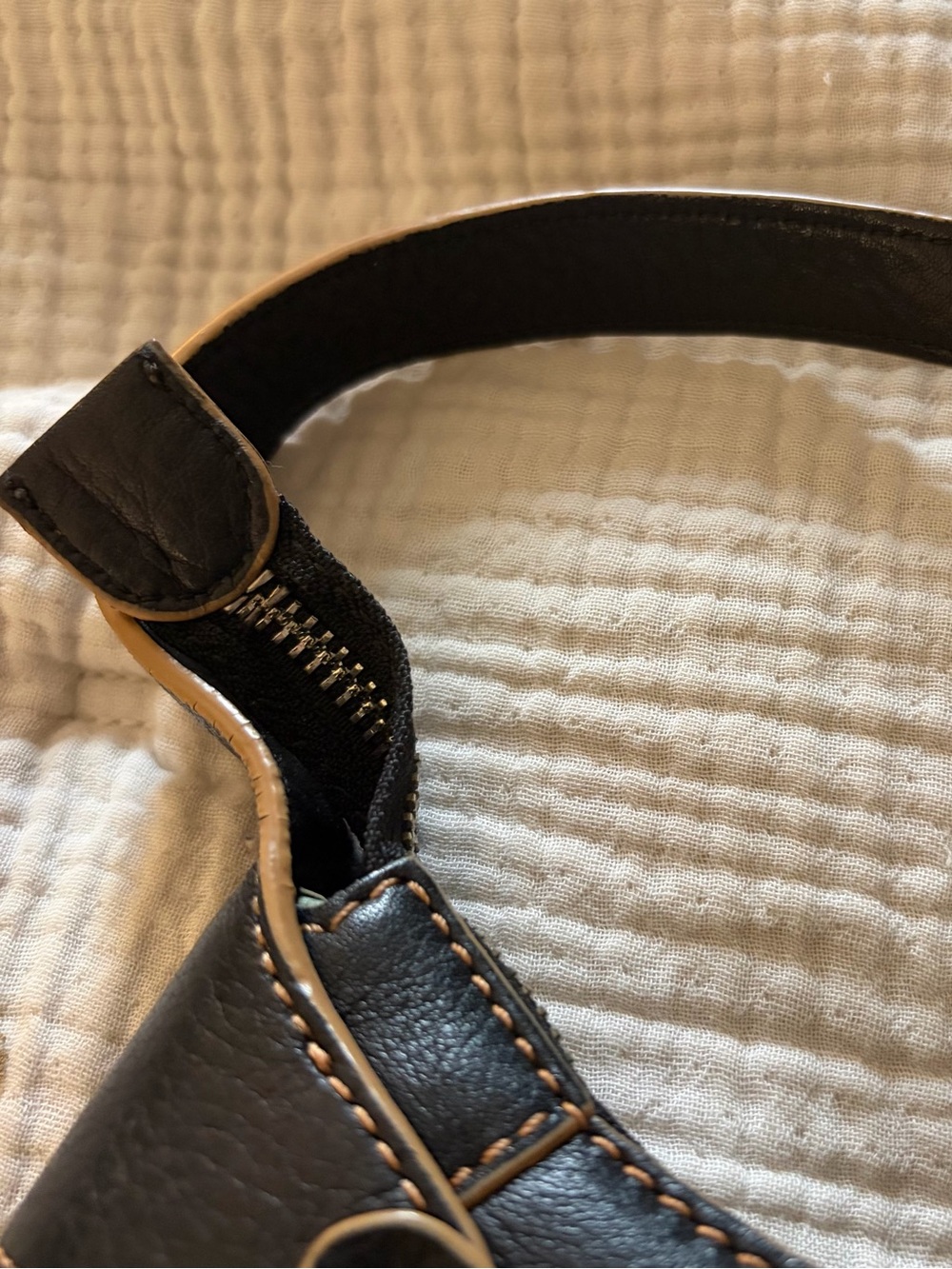 Vintage/Y2K Cole Haan Classic Black Leather Shoulder Bag with Contrast Stitching - Picture 5 of 9